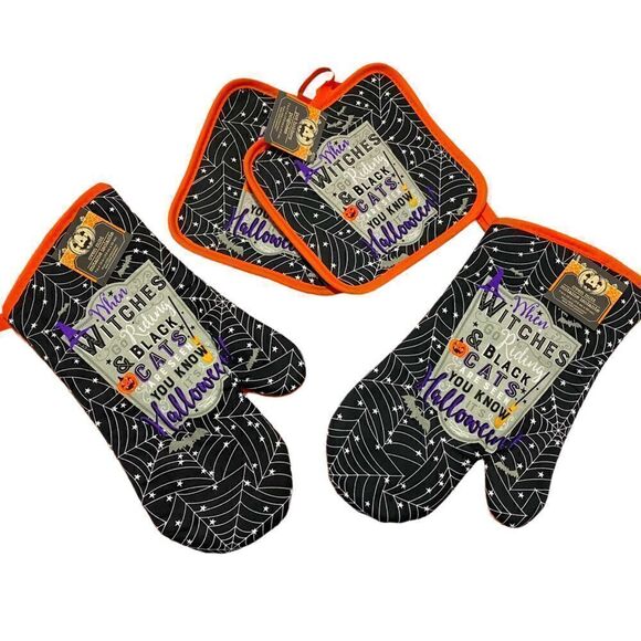 NWT 4 Piece Halloween Kitchen Set Spider Web Pot Holders Oven Mitts - Picture 1 of 6